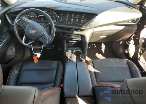 2023 Buick Envision Essence z USA, uszkodzony, nr VIN LRBFZNR41PD077982